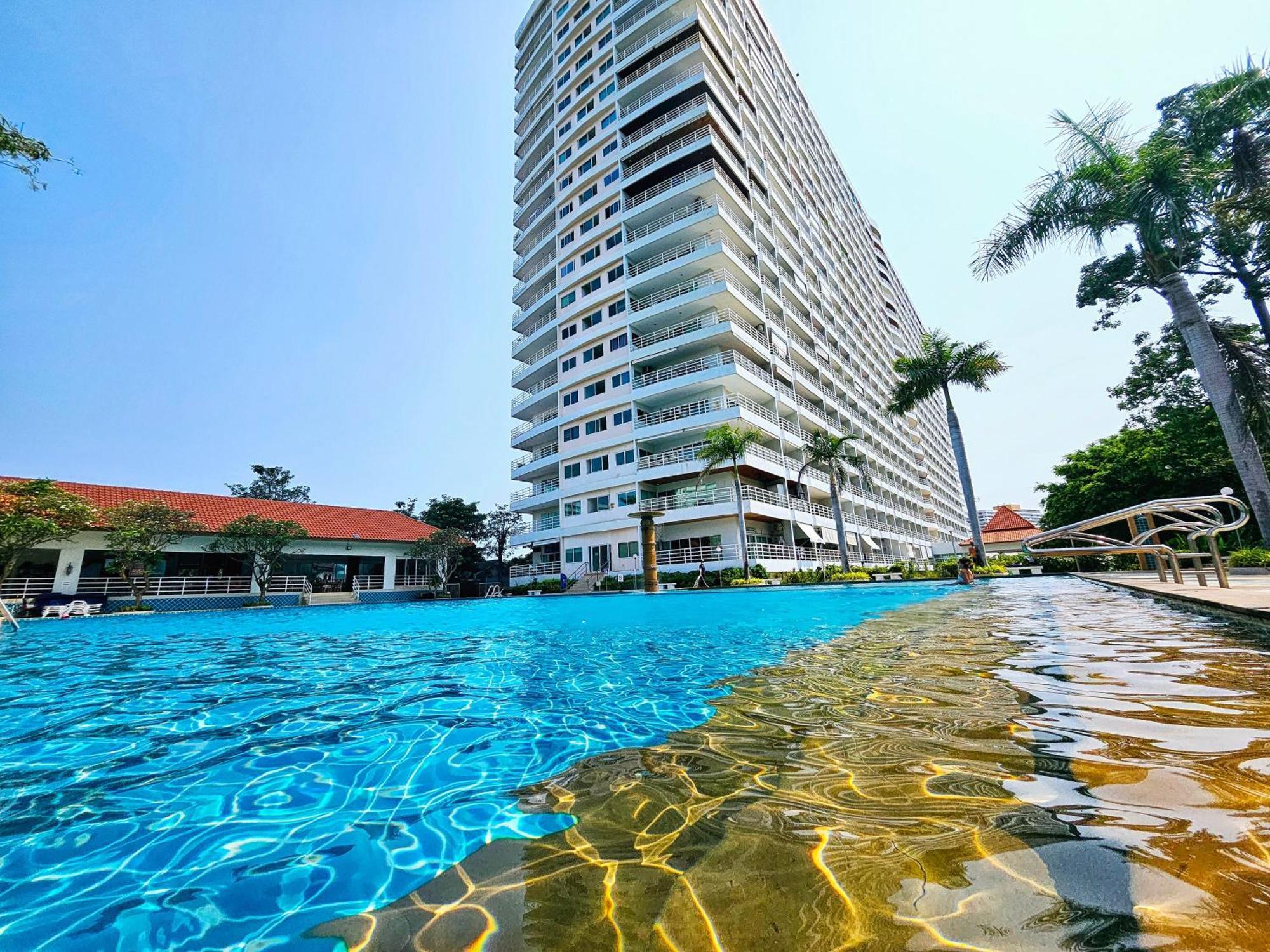View Talay 5 Jomtien Beachfront Pattaya Exterior photo