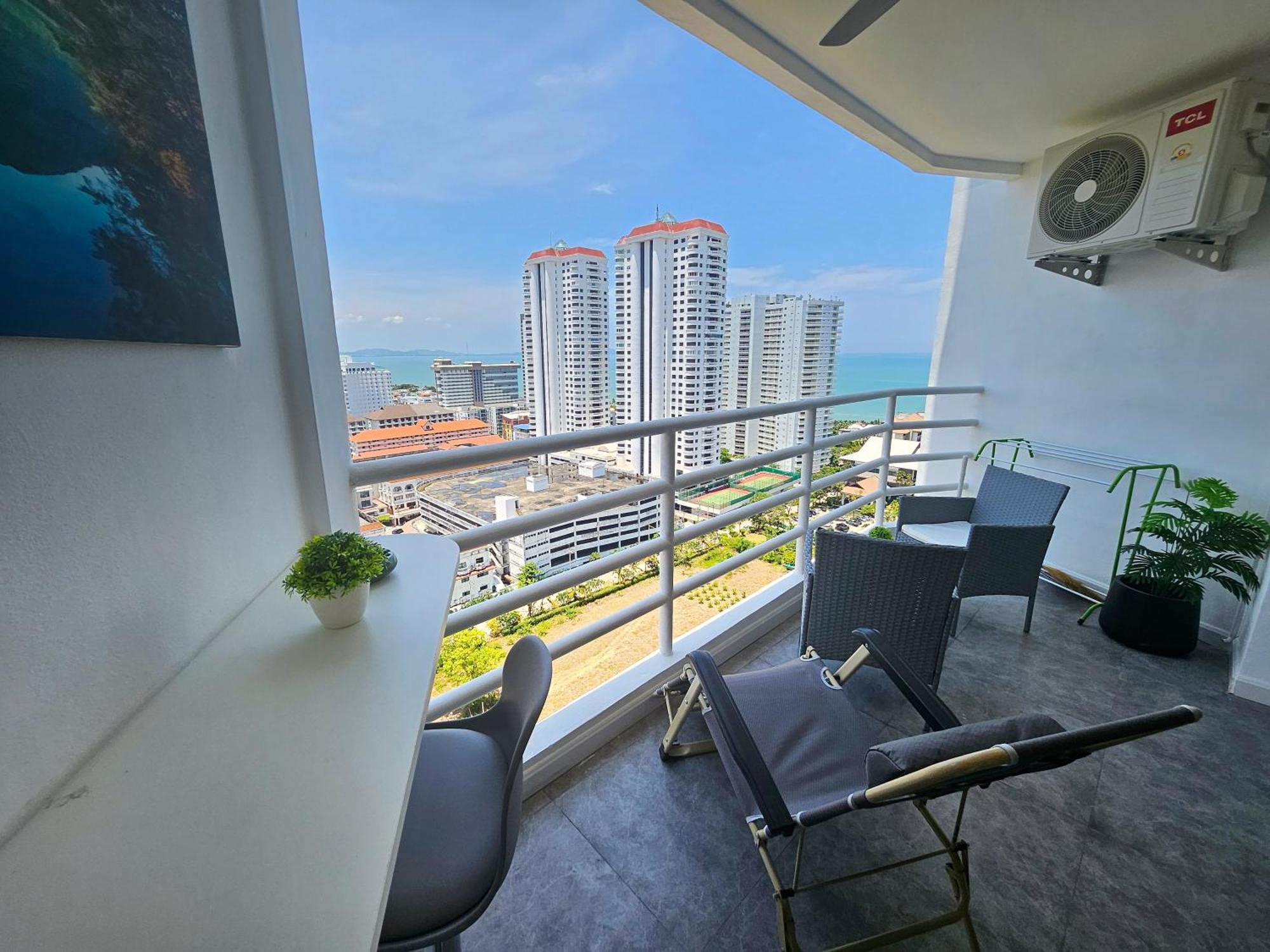 View Talay 5 Jomtien Beachfront Pattaya Exterior photo