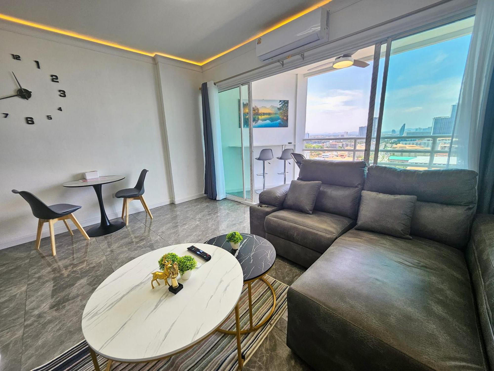 View Talay 5 Jomtien Beachfront Pattaya Exterior photo