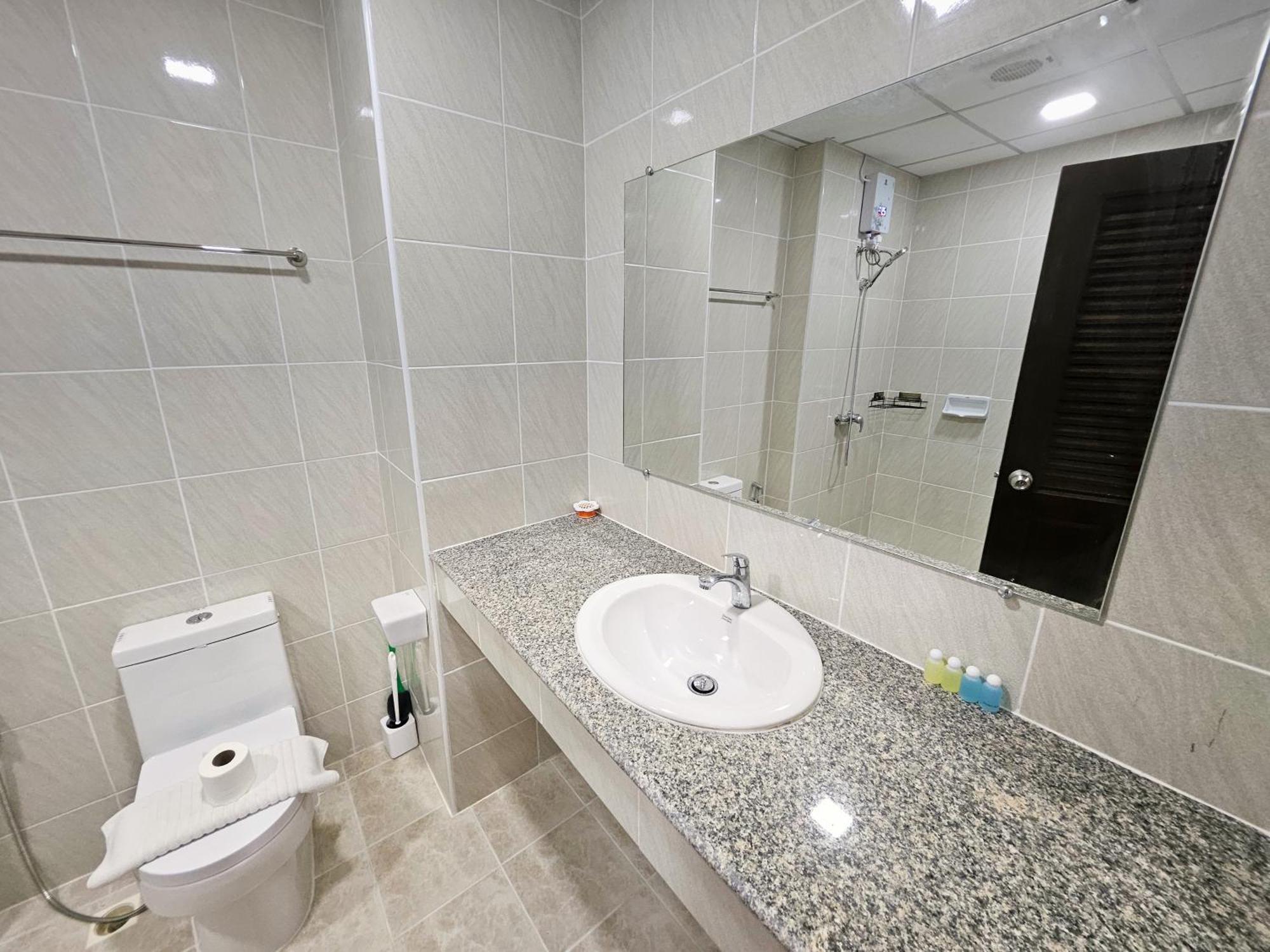 View Talay 5 Jomtien Beachfront Pattaya Exterior photo