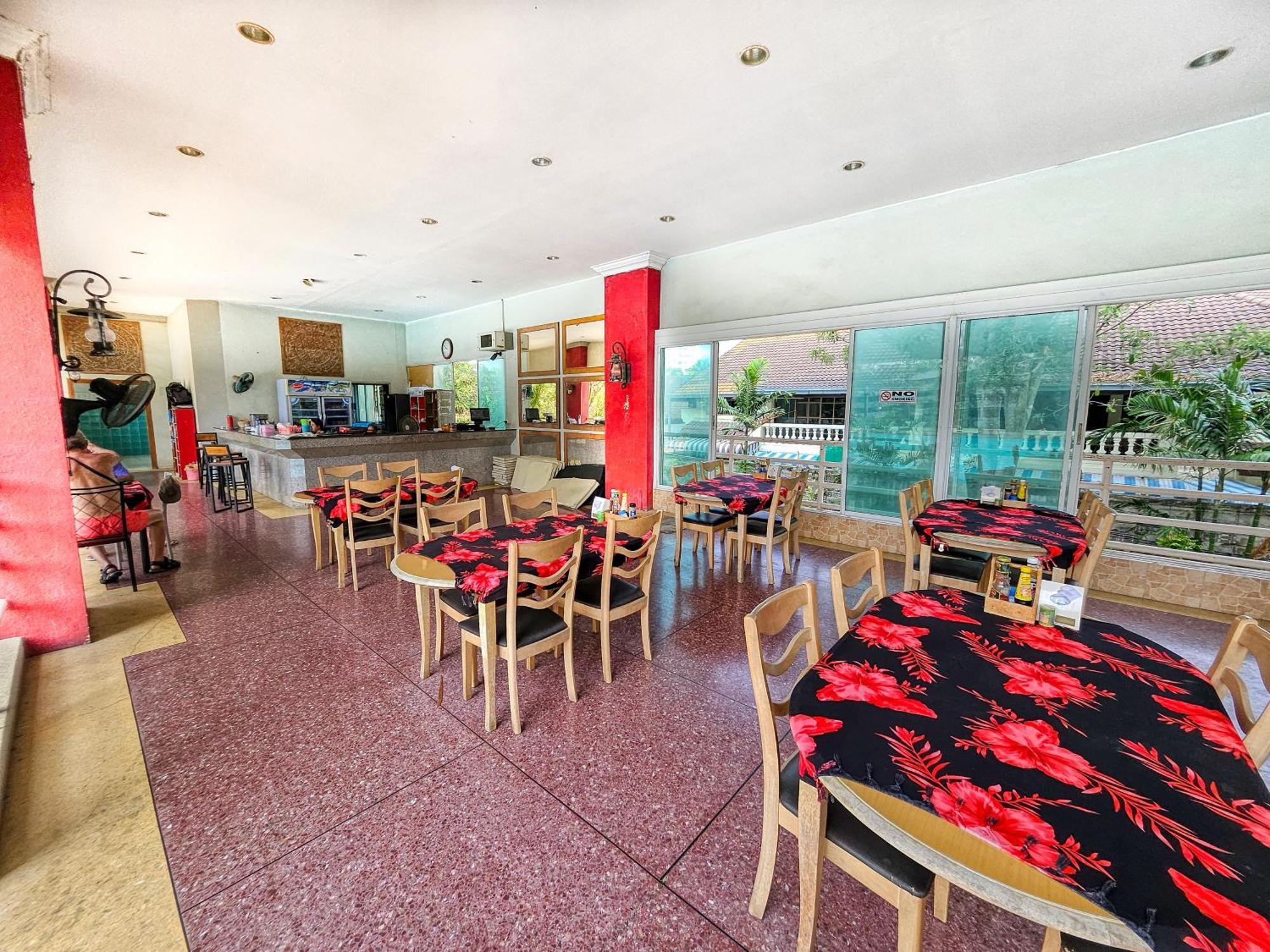 View Talay 5 Jomtien Beachfront Pattaya Exterior photo
