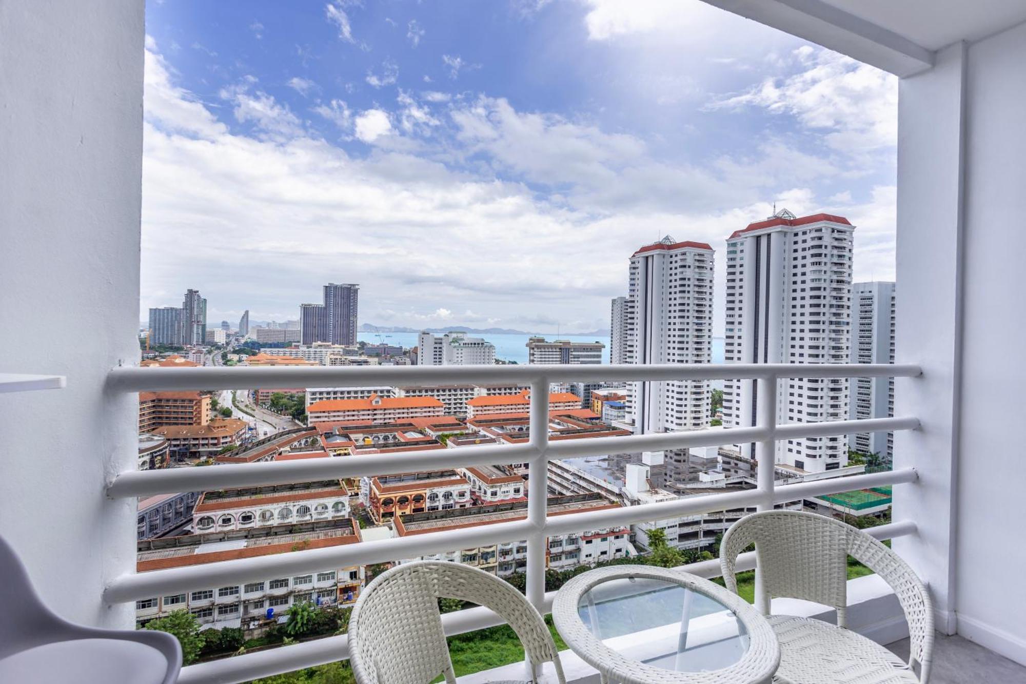 View Talay 5 Jomtien Beachfront Pattaya Exterior photo