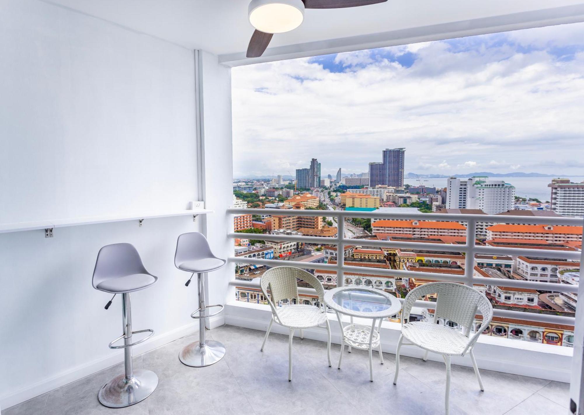 View Talay 5 Jomtien Beachfront Pattaya Exterior photo